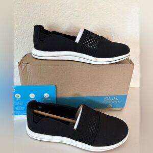 Clarks Footwear Women's Sz 6 Cloudsteppers Slip-Ons -Breeze Vibe Black NIB